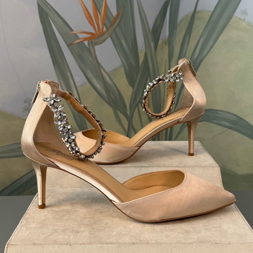 Jewel Badgley Mischka Nude Satin Pointed-Toe Heels, Straps size 11, NWOT